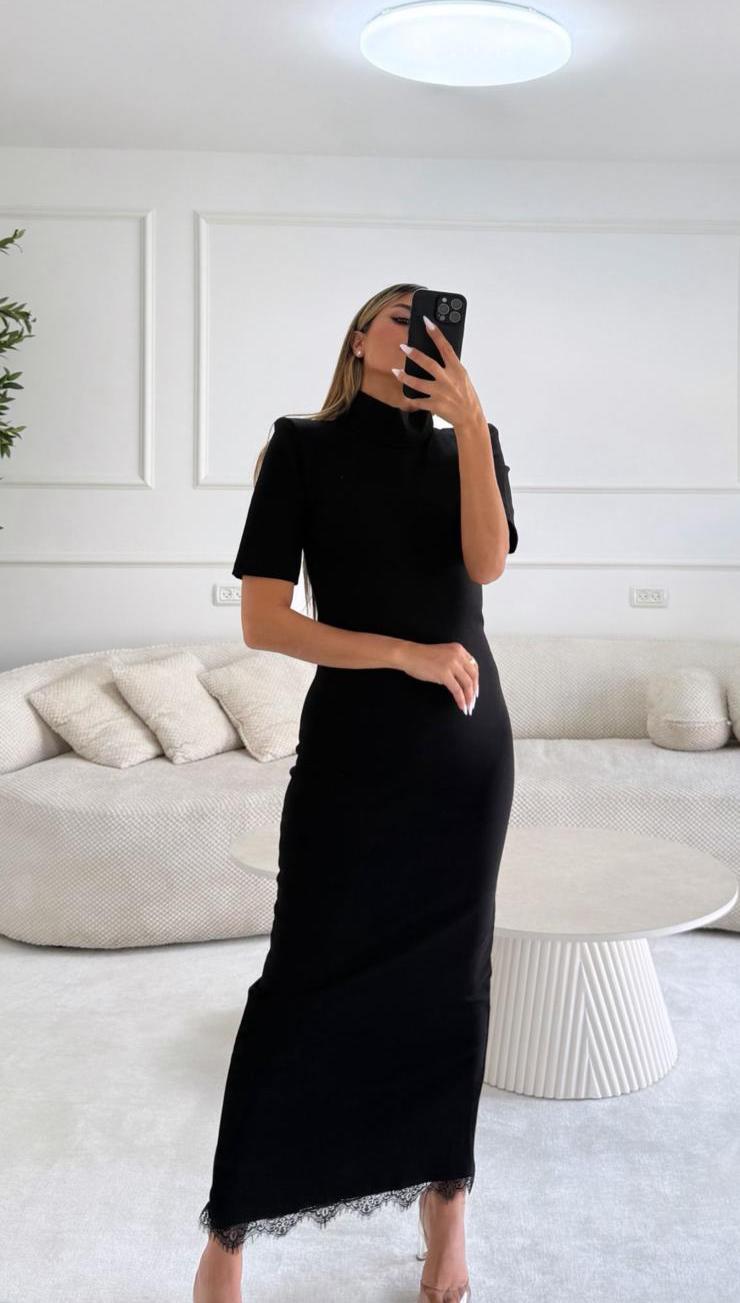 שמלה מחטבת עם תחרה