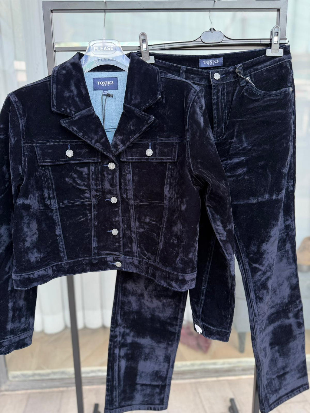 חליפת גינס קטיפה