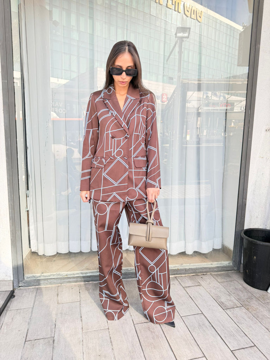 חליפה מחויטת