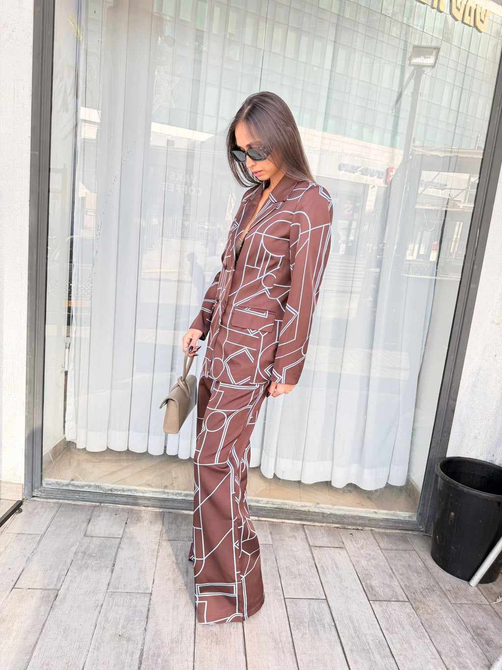 חליפה מחויטת