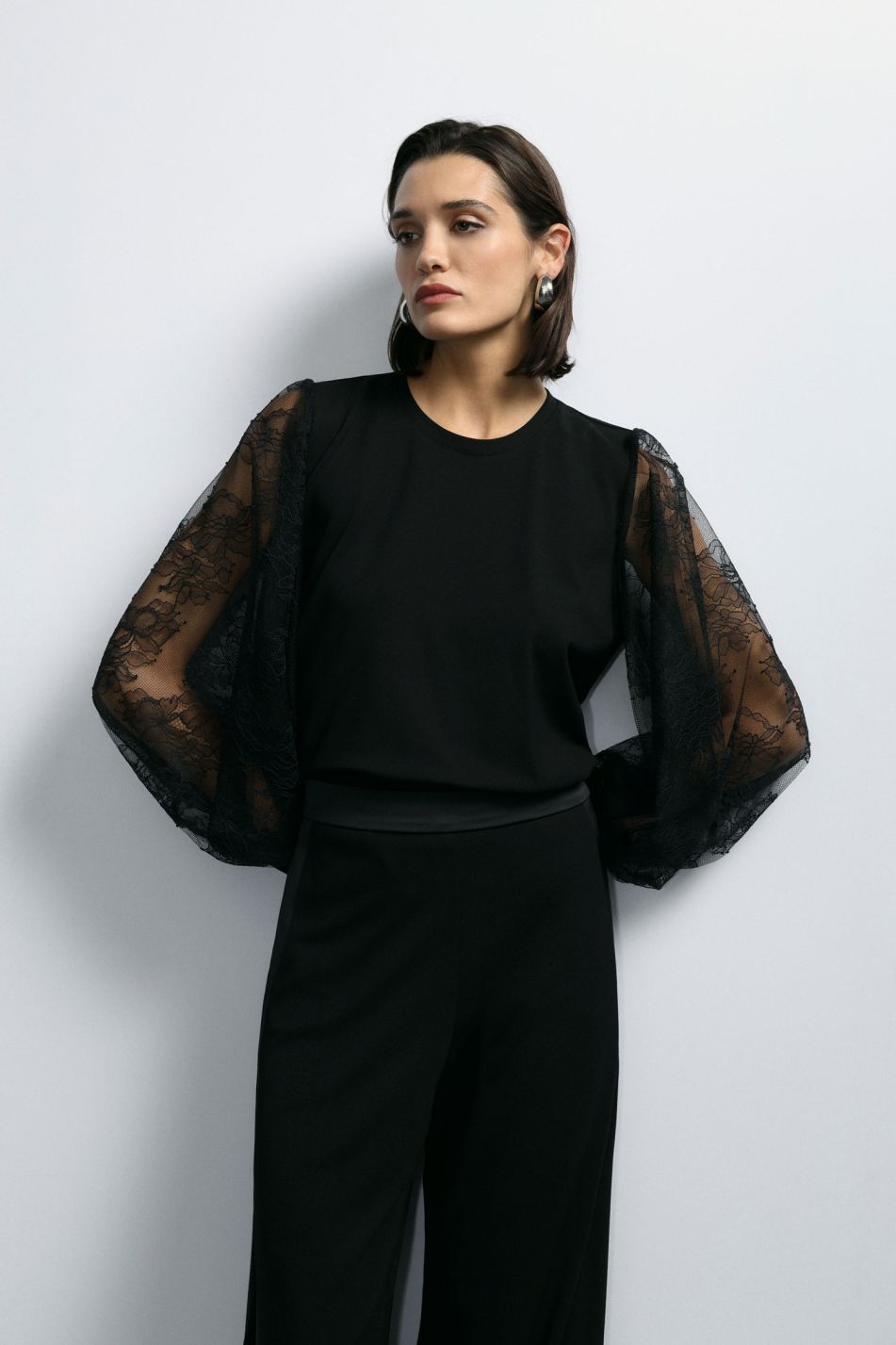 חולצת שרוול תחרה